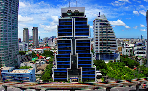 Budynek w Bangkoku w kształcie robota