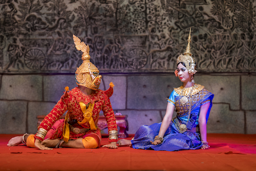 Pokaz khmerskiego tańca Apsara podczas wycieczki do Kambodży